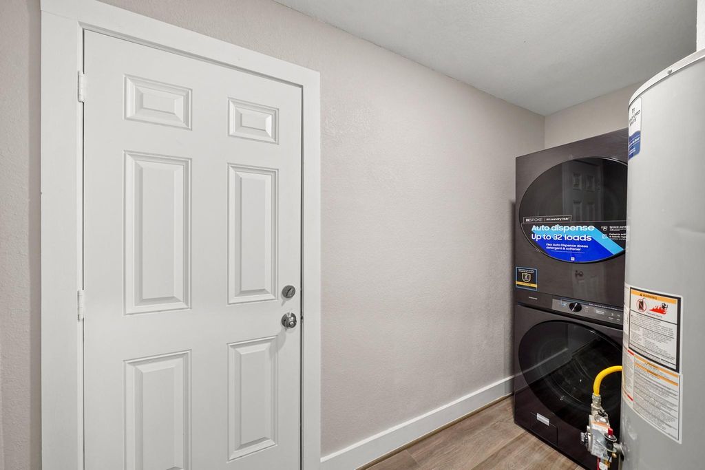 Image 17 of property listing at 8302 Tavenor Lane, Houston, TX 77075