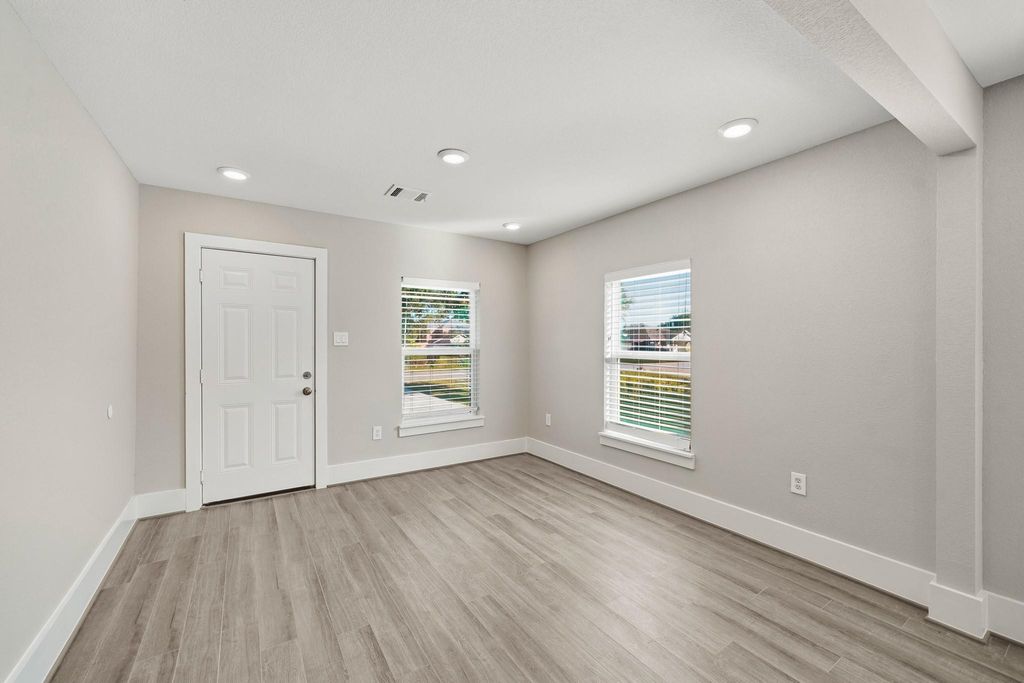 Image 23 of property listing at 8302 Tavenor Lane, Houston, TX 77075