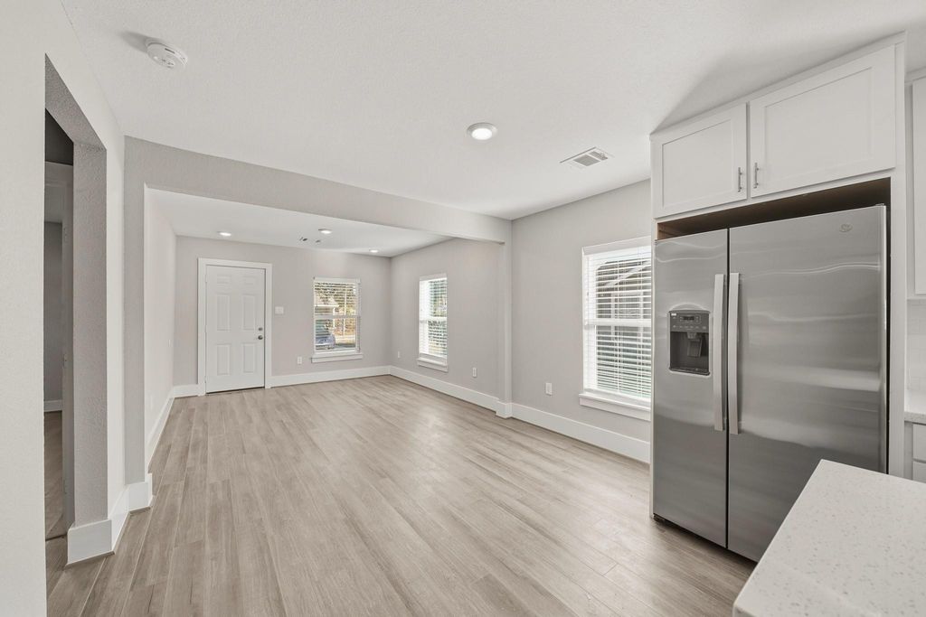 Image 26 of property listing at 8302 Tavenor Lane, Houston, TX 77075