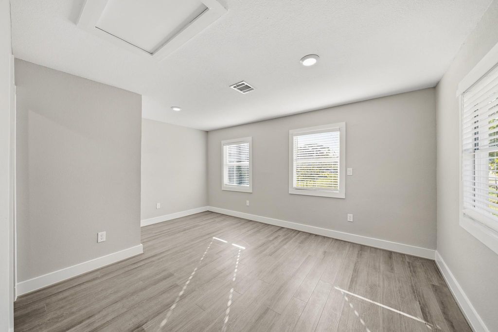 Image 28 of property listing at 8302 Tavenor Lane, Houston, TX 77075