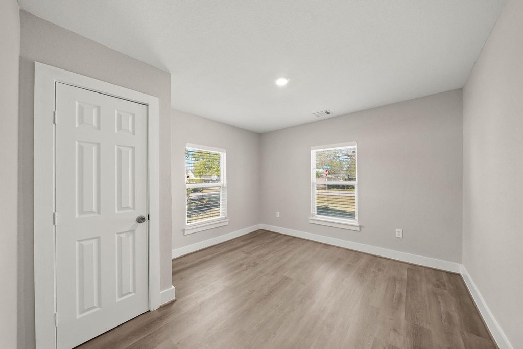 Image 31 of property listing at 8302 Tavenor Lane, Houston, TX 77075