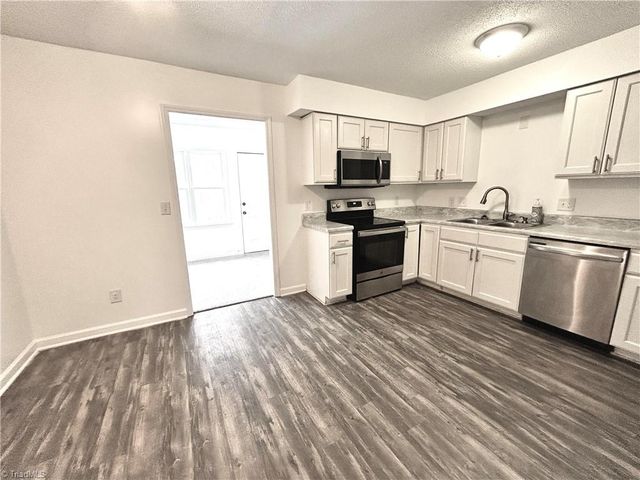 1019 Cedar Place Court, Winston-salem, NC 27107