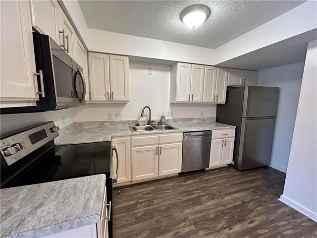 1019 Cedar Place Court, Winston-salem, NC 27107