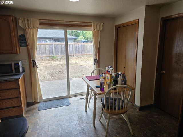 22 Se 136TH Ave, Portland, OR 97233