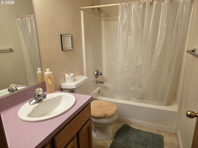 22 Se 136TH Ave, Portland, OR 97233