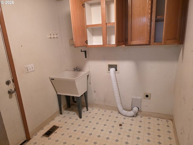 22 Se 136TH Ave, Portland, OR 97233