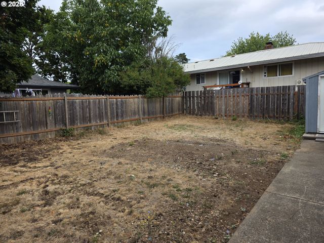 22 Se 136TH Ave, Portland, OR 97233