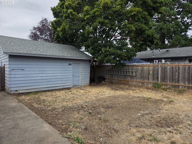 22 Se 136TH Ave, Portland, OR 97233