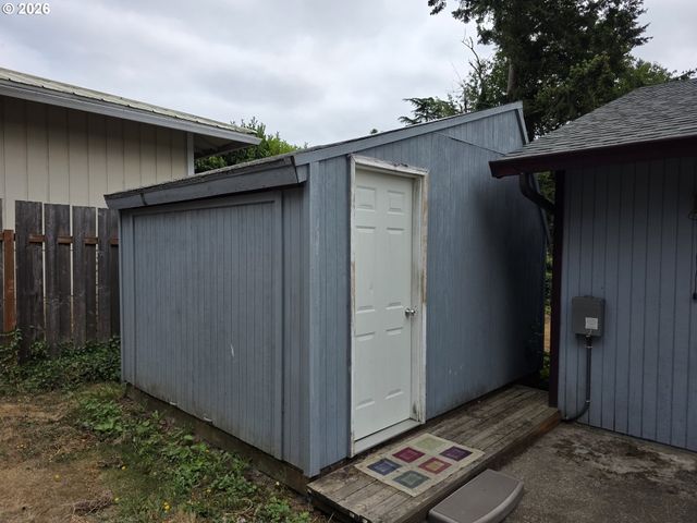 22 Se 136TH Ave, Portland, OR 97233