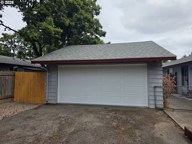 22 Se 136TH Ave, Portland, OR 97233