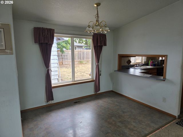 22 Se 136TH Ave, Portland, OR 97233