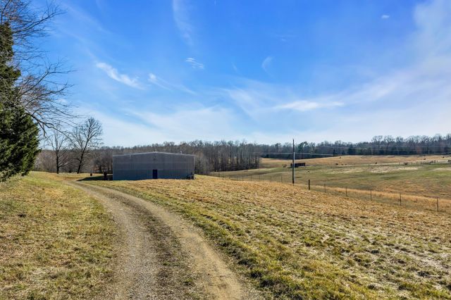 2340 Ridge Rd, Mc Ewen, TN 37101