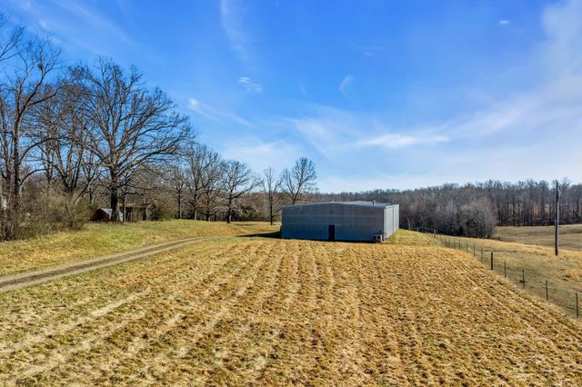 2340 Ridge Rd, Mc Ewen, TN 37101