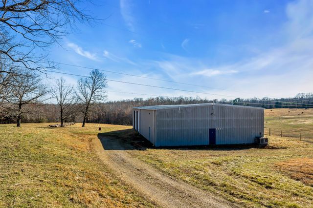 2340 Ridge Rd, Mc Ewen, TN 37101