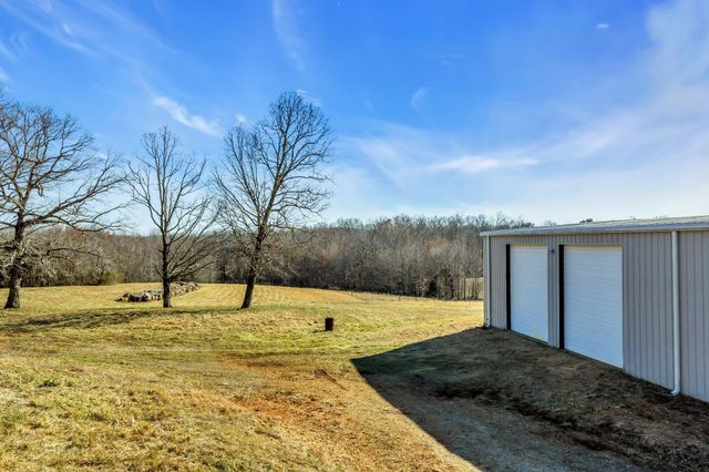2340 Ridge Rd, Mc Ewen, TN 37101