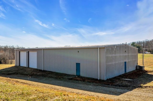 2340 Ridge Rd, Mc Ewen, TN 37101