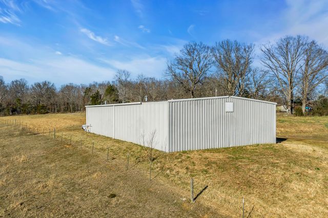 2340 Ridge Rd, Mc Ewen, TN 37101