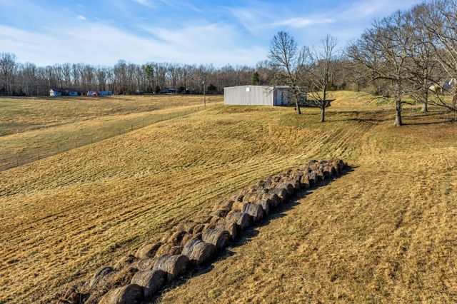 2340 Ridge Rd, Mc Ewen, TN 37101