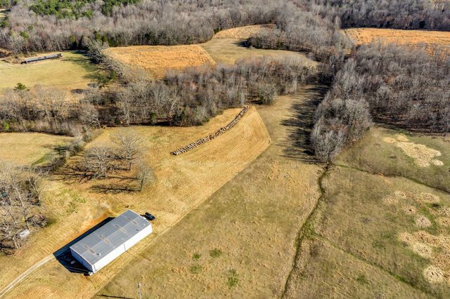 2340 Ridge Rd, Mc Ewen, TN 37101