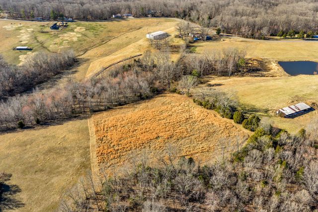 2340 Ridge Rd, Mc Ewen, TN 37101