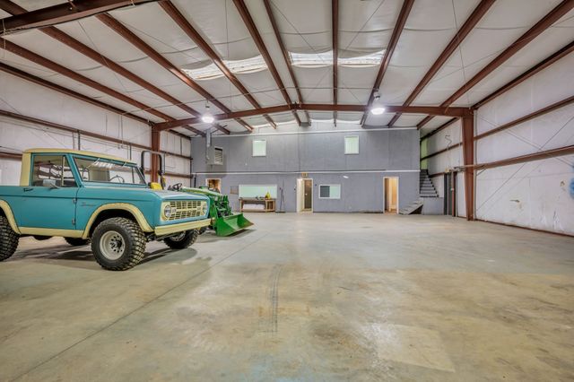 2340 Ridge Rd, Mc Ewen, TN 37101