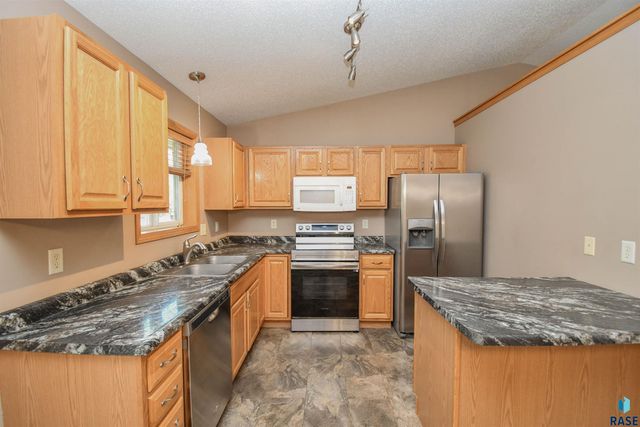 6115 S Aaron Ave Avenue, Sioux Falls, SD 57106