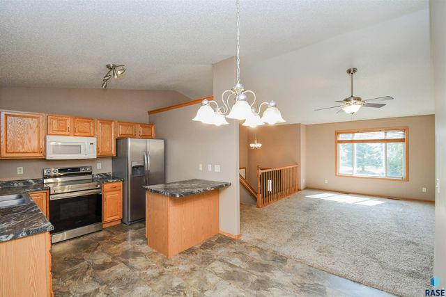 6115 S Aaron Ave Avenue, Sioux Falls, SD 57106