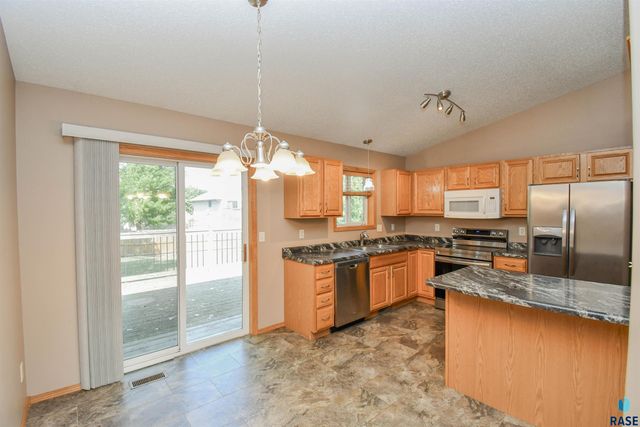 6115 S Aaron Ave Avenue, Sioux Falls, SD 57106