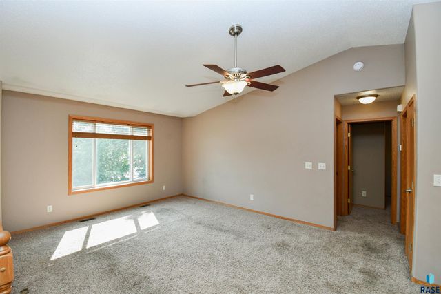 6115 S Aaron Ave Avenue, Sioux Falls, SD 57106