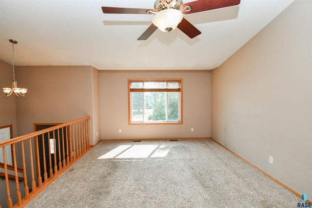 6115 S Aaron Ave Avenue, Sioux Falls, SD 57106