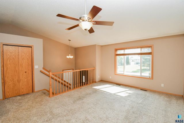 6115 S Aaron Ave Avenue, Sioux Falls, SD 57106