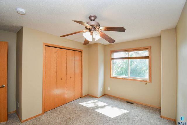 6115 S Aaron Ave Avenue, Sioux Falls, SD 57106