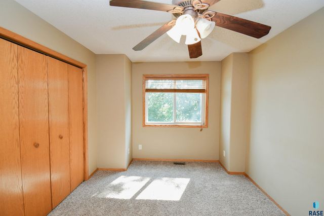 6115 S Aaron Ave Avenue, Sioux Falls, SD 57106