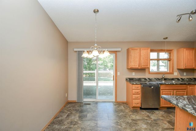 6115 S Aaron Ave Avenue, Sioux Falls, SD 57106