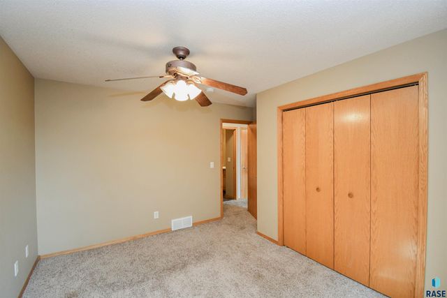6115 S Aaron Ave Avenue, Sioux Falls, SD 57106