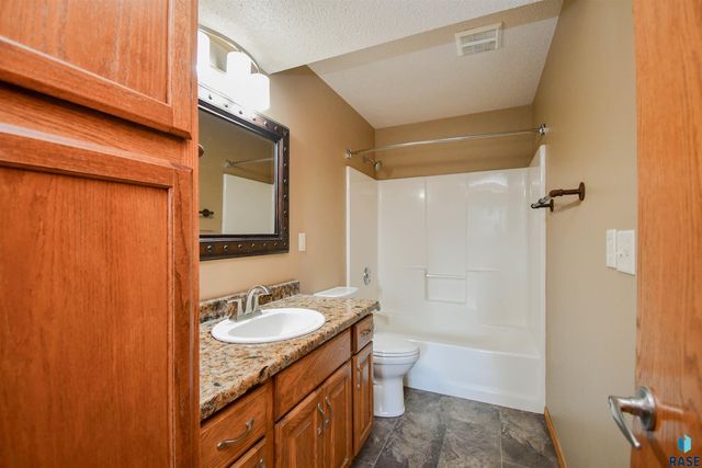 6115 S Aaron Ave Avenue, Sioux Falls, SD 57106