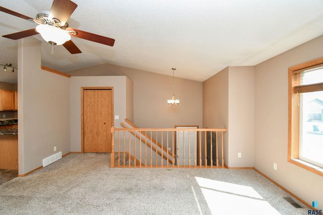 6115 S Aaron Ave Avenue, Sioux Falls, SD 57106