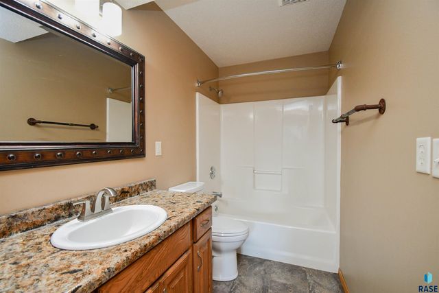 6115 S Aaron Ave Avenue, Sioux Falls, SD 57106