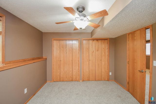 6115 S Aaron Ave Avenue, Sioux Falls, SD 57106