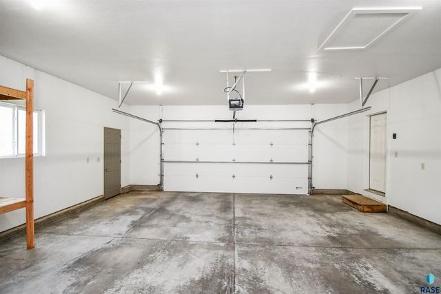 6115 S Aaron Ave Avenue, Sioux Falls, SD 57106