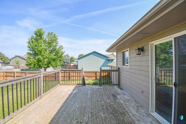 6115 S Aaron Ave Avenue, Sioux Falls, SD 57106