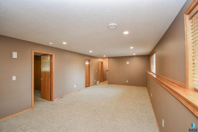 6115 S Aaron Ave Avenue, Sioux Falls, SD 57106