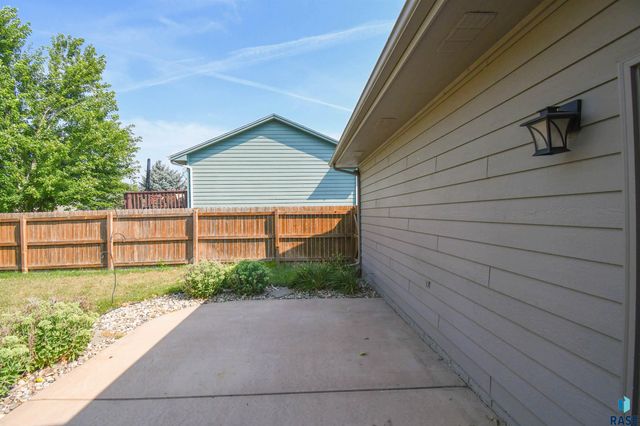 6115 S Aaron Ave Avenue, Sioux Falls, SD 57106