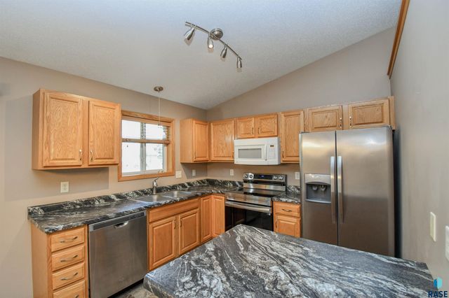 6115 S Aaron Ave Avenue, Sioux Falls, SD 57106