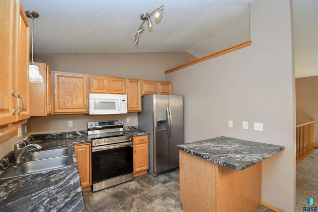 6115 S Aaron Ave Avenue, Sioux Falls, SD 57106