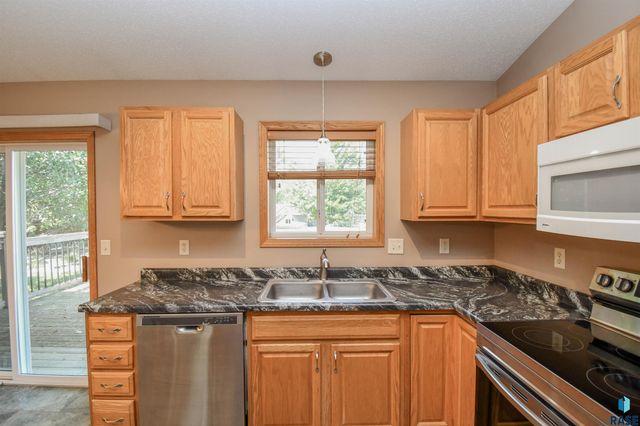 6115 S Aaron Ave Avenue, Sioux Falls, SD 57106