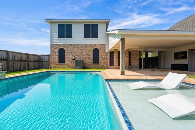 2404 Grey Kirby Drive, League City, TX 77573