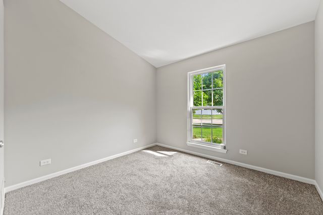 6307 Dunroven Lakes Road, Carpentersville, IL 60110