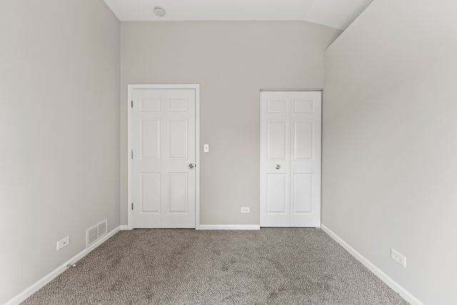6307 Dunroven Lakes Road, Carpentersville, IL 60110