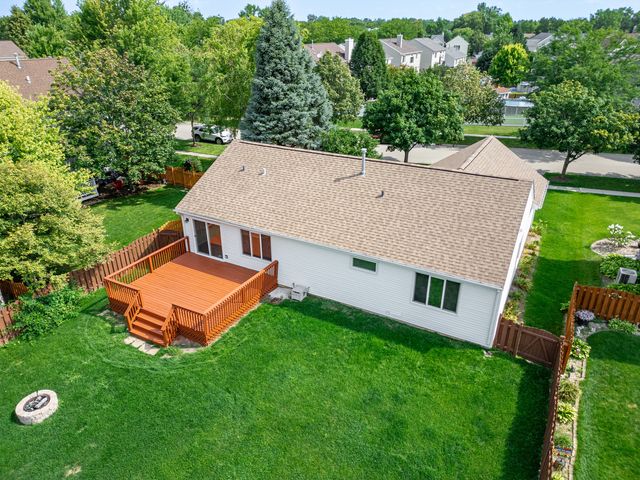 6307 Dunroven Lakes Road, Carpentersville, IL 60110